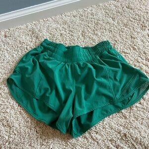 Lululemon Hotty hot low rise 2.5 inch shorts